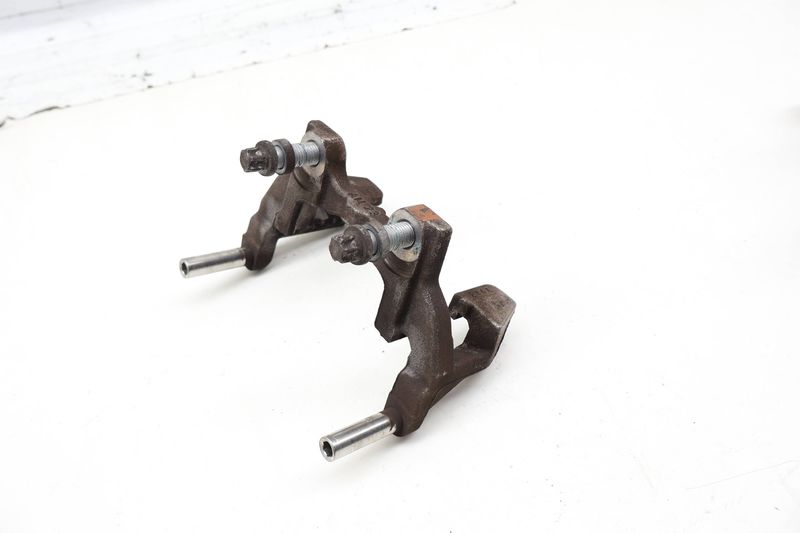 Brake Caliper Carrier / Bracket 34206860406 — Used (SKU 729912)