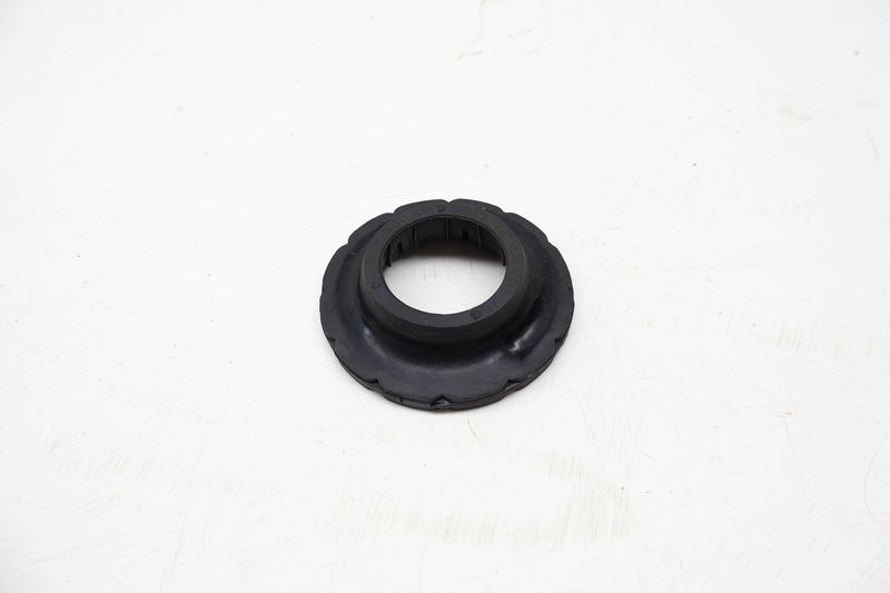Upper Spring Pad / Rubber Mount 33536875113 — Used (SKU 729700)