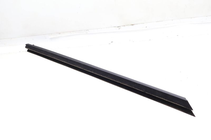 Inner Door Window Slot Seal 51337393418 — Used (SKU 657784)