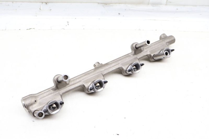 High Pressure Fuel Rail 13538665633 — Used (SKU 657713)