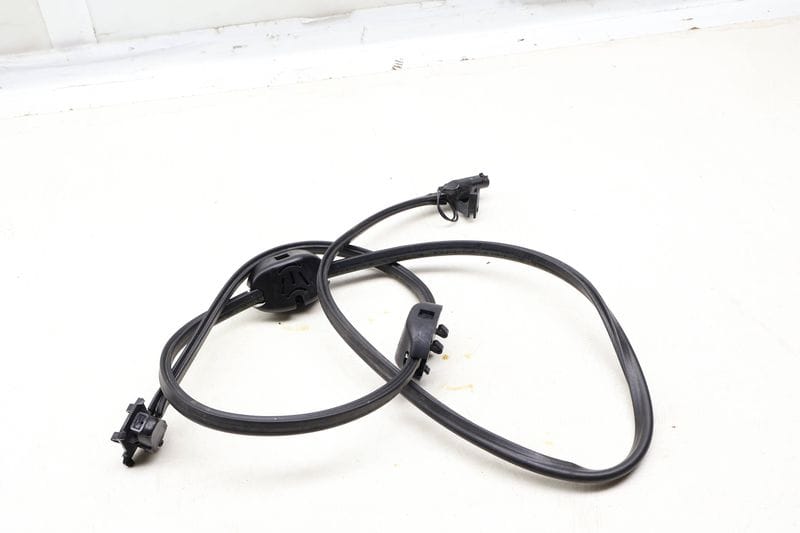 Windshield Washer Sprayer / Nozzle 61667399024 — Used (SKU 657808)