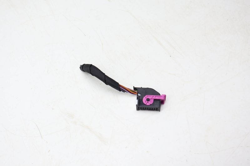 Instrument Cluster Wiring Connector / Pigtail (18-PIN) 5Q0972718A — Used (SKU 703010)