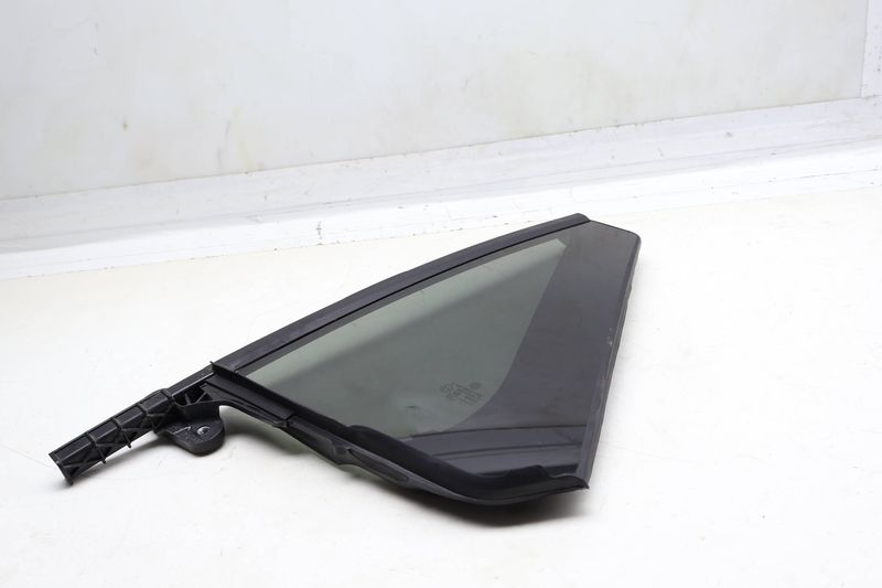 Side Door Window Glass 3CM845213 — Used (SKU 703544)