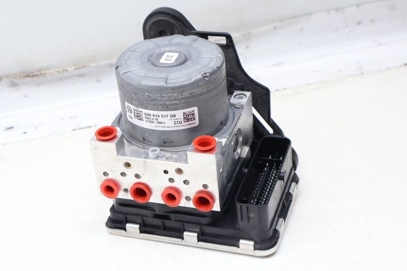 ABS Pump / Module Unit 5Q0614517GB — Used (SKU 671033)