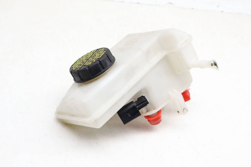 Brake Fluid Reservoir / Tank 5Q1611301G — Used (SKU 671036)