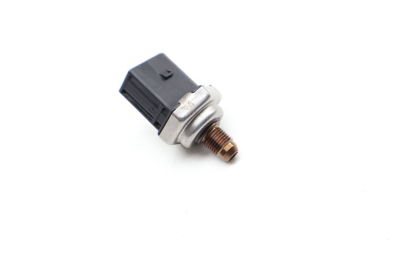 Fuel Rail Pressure Sensor 04C906054C — Used (SKU 670912)