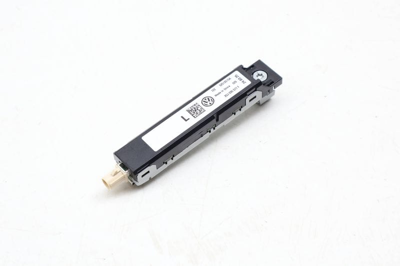Upper Antenna Booster (AM/FM) 2GJ035577F — Used (SKU 670810)