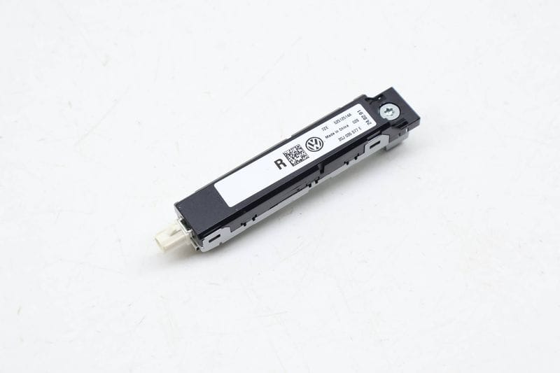 Upper Antenna Booster (AM/FM) 2GJ035577E — Used (SKU 670798)