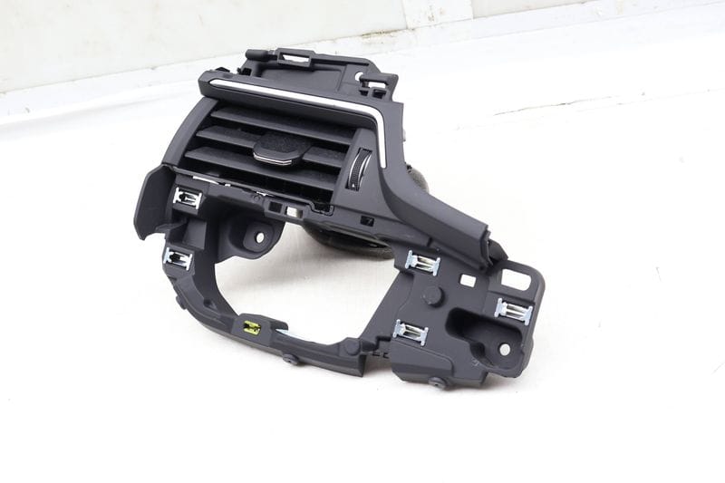 Dash Air Vent 8W1820901C — Used (SKU 651855)