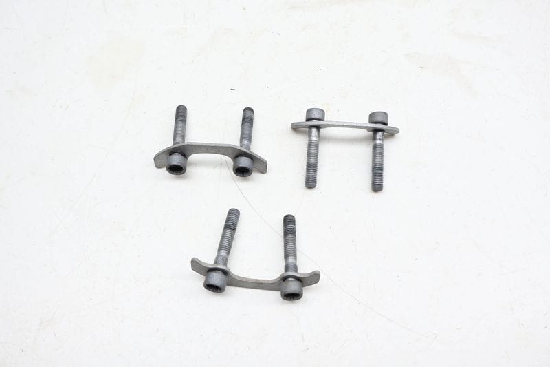 Driveshaft Bolt w/ Retaining Plate Set N10719001 — Used (SKU 694579)