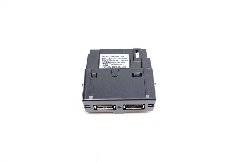 Center Console Dual USB Port / Module 5Q0035726L — Used (SKU 694117)