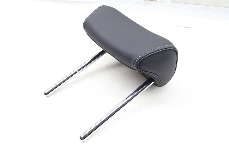 Center Headrest / Head Rest 8W0885975AQ — Used (SKU 651740)