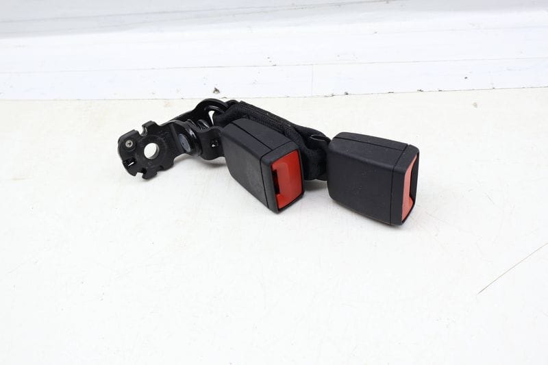 Seat Belt Buckle / Receiver (DOUBLE) 8W0857739C — Used (SKU 694305)