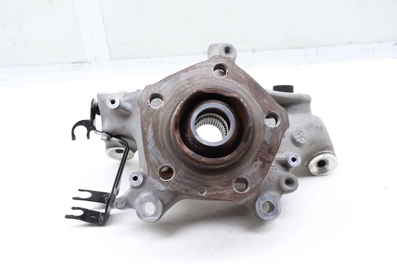 Spindle Knuckle w/ Wheel Bearing 8W0505431Q — Used (SKU 652053)