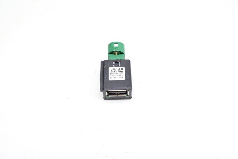 USB Port / Connector 5Q0035726 — Used (SKU 694144)