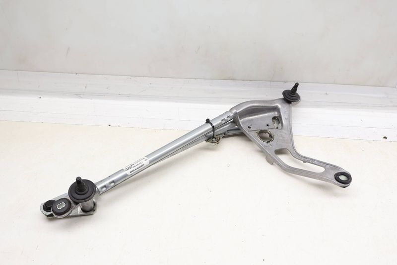 Windshield Wiper Transmission / Bracket 8W6955023F — Used (SKU 694440)
