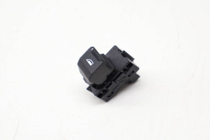 Door Window Switch 61315A2BCB5 — Used (SKU 735581)