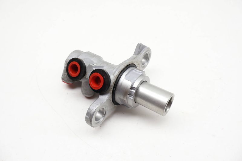Brake Master Cylinder 95B612021C — Used (SKU 726731)