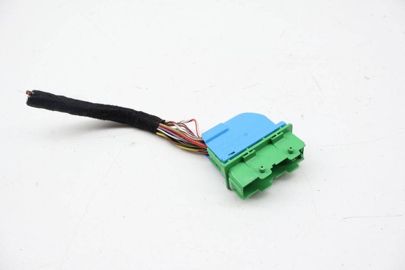 Door Wiring Harness Connector / Pigtail 8W0972701 — Used (SKU 726297)