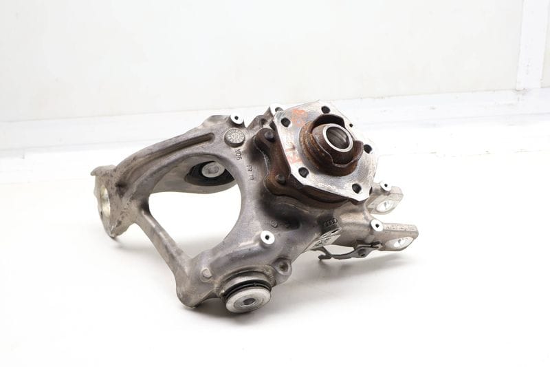 Spindle Knuckle w/ Wheel Bearing 8R0505435C — Used (SKU 726827)