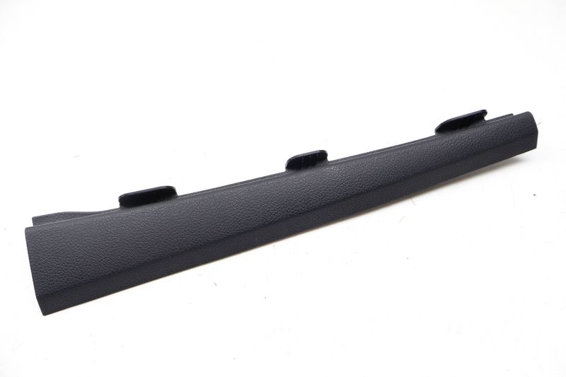 A Pillar Trim (CENTER) 95B868240A — Used (SKU 726423)