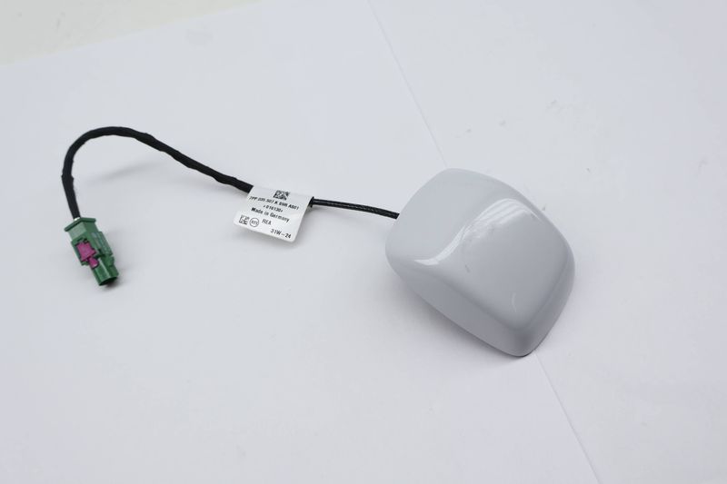 Roof Antenna 7PP035507K — Used (SKU 726598)