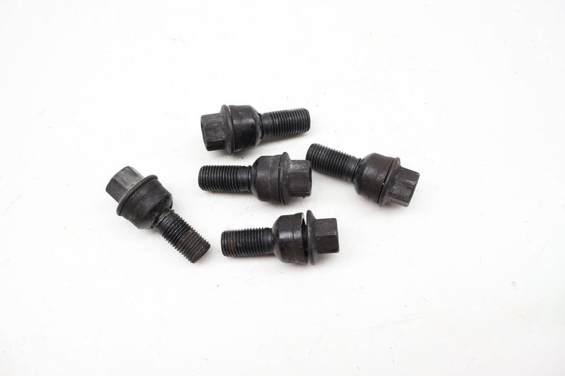 Wheel Bolt / Lug Nut Set (5) WHT010063 — Used (SKU 726493)