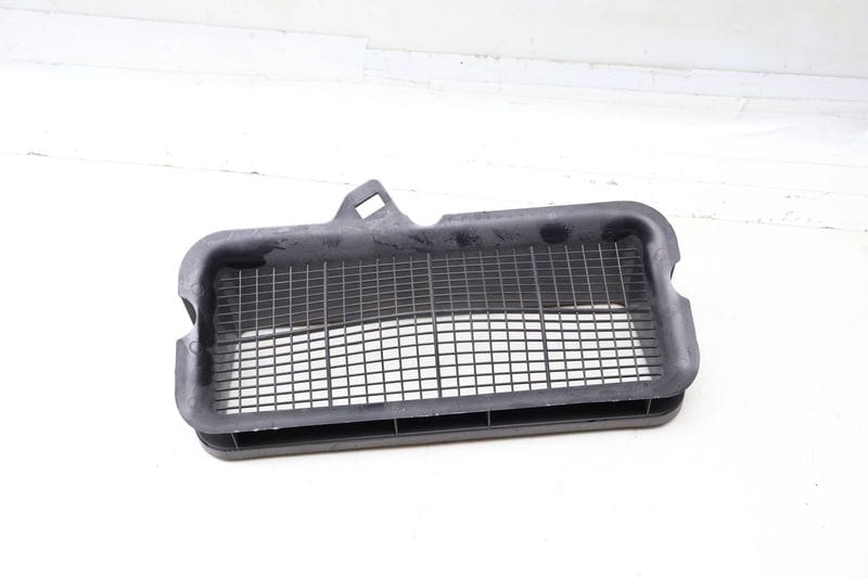 Cabin Air Intake Duct / Screen 5Q0815479 — Used (SKU 697956)