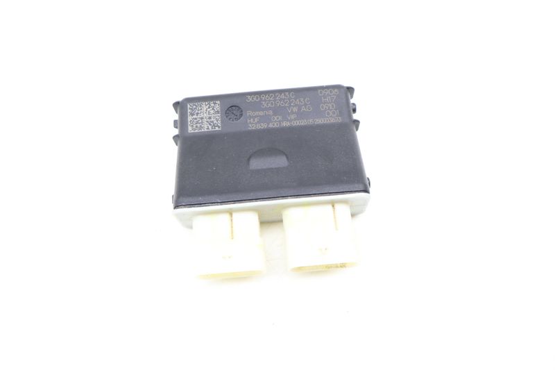 Power Trunk / Hatch Module 3G0962243C — Used (SKU 697477)