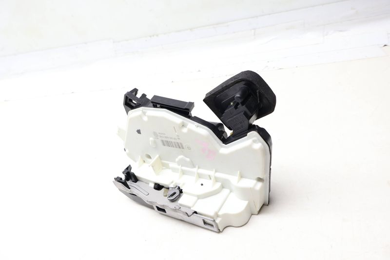 Door Latch / Lock Actuator 5K4839015AG — Used (SKU 697897)