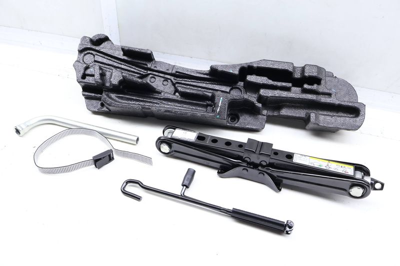 Tool Kit / Jack 3QF012115 — Used (SKU 698031)