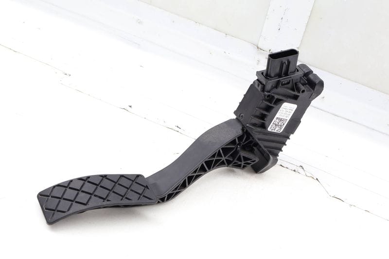 Gas Pedal / Accelerator Module 5QN723503 — Used (SKU 723757)