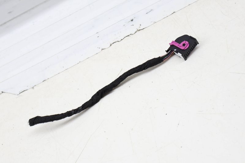 Instrument Cluster Wiring Connector / Pigtail (18-PIN) 5Q0972718A — Used (SKU 723815)