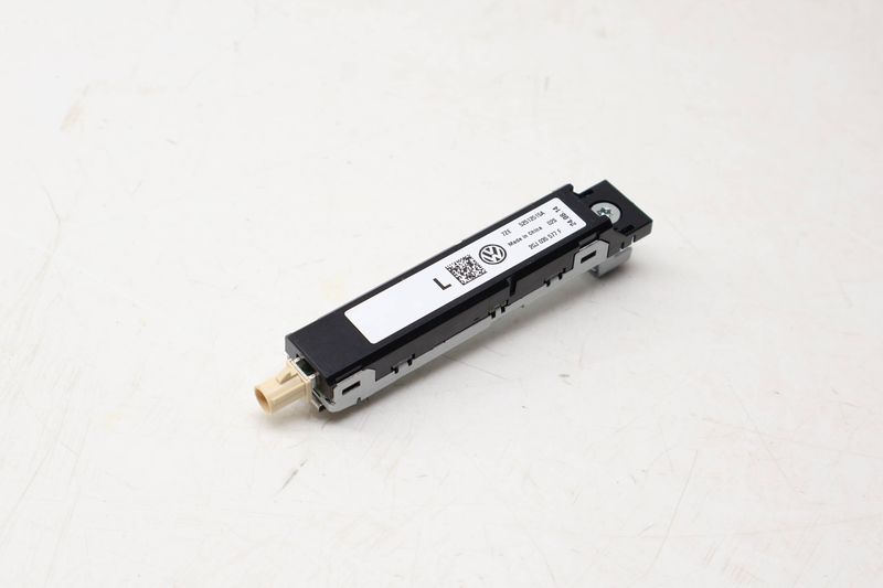 Upper Antenna Booster (AM/FM) 2GJ035577F — Used (SKU 723743)