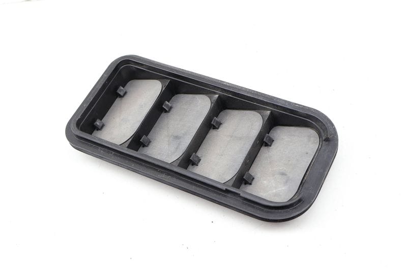 Quarter Body Pressure Relief / Air Vent 7N0819465F — Used (SKU 724066)