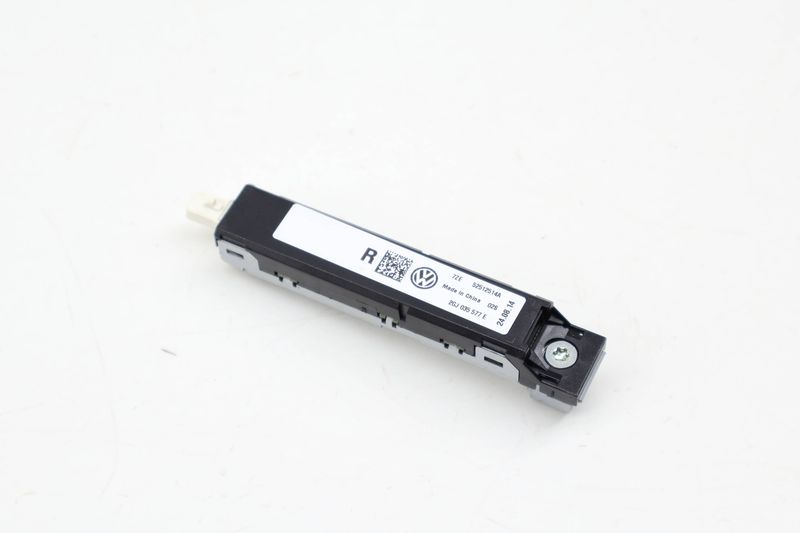 Upper Antenna Booster (AM/FM) 2GJ035577E — Used (SKU 723733)