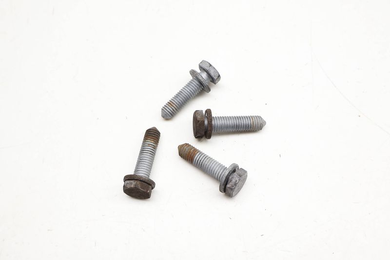Spindle / Wheel Bearing Bolt Set (4) WHT003853 — Used (SKU 724178)