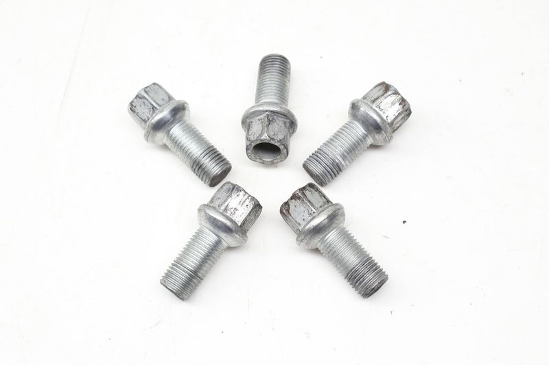 Wheel Bolt / Lug Nut Set (5) WHT001812 — Used (SKU 723937)