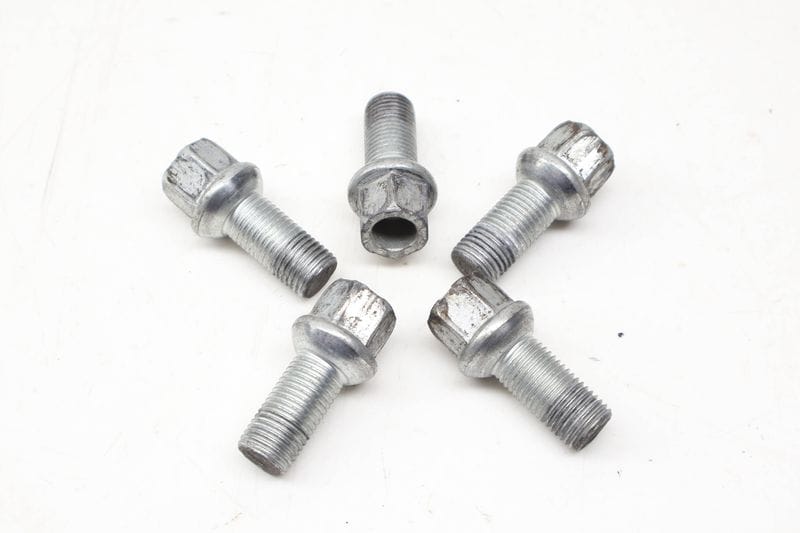 Wheel Bolt / Lug Nut Set (5) WHT001812 — Used (SKU 723940)