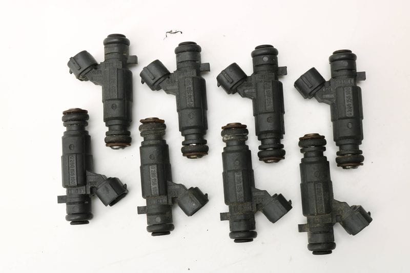 Fuel Injector Set (8) 079133551B — Used (SKU 472791)