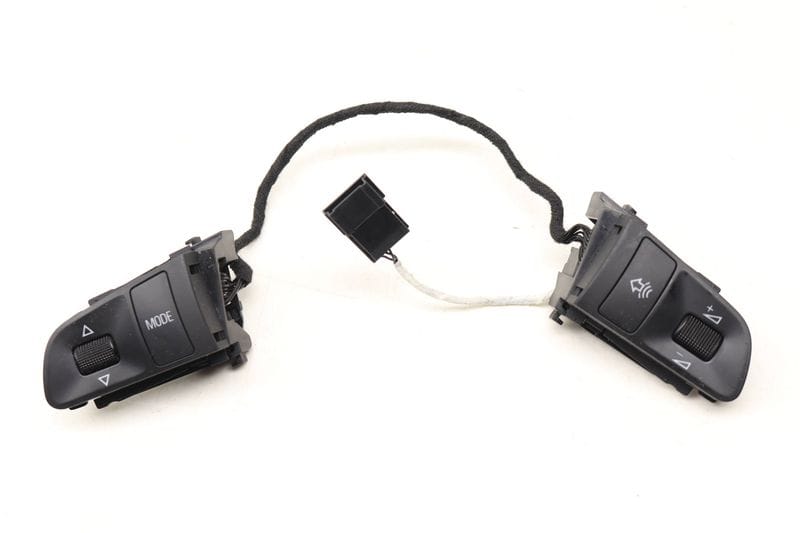 Steering Wheel Control Switch / Button Set — Used (SKU 482499)