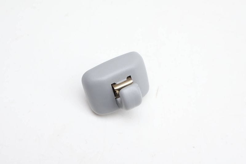 Sun Visor Clip / Bracket 8W0857562A — Used (SKU 733073)