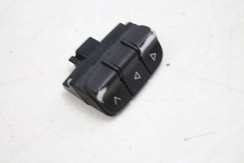 Steering Wheel Control Button / Switch 8E0951527L — Used (SKU 139584)