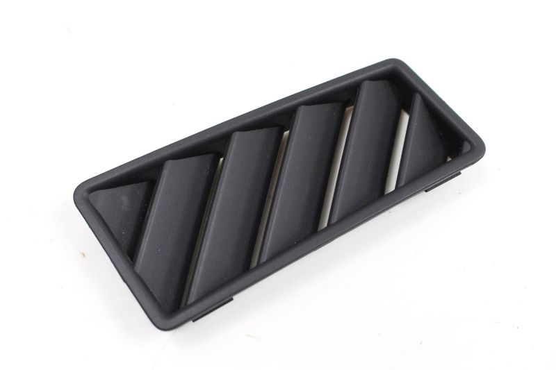 Upper Dash Defrost Air Vent 8E0819793B — Used (SKU 135184)