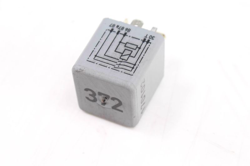 Fuel Pump Relay # 372 4D0951253 — Used (SKU 207587)