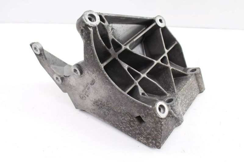 Power Steering Pump Mount / Bracket 077260885N — Used (SKU 153280)