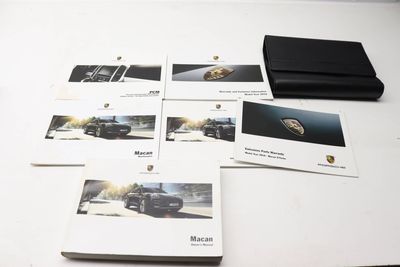 2016 OWNERS MANUAL (MACAN)