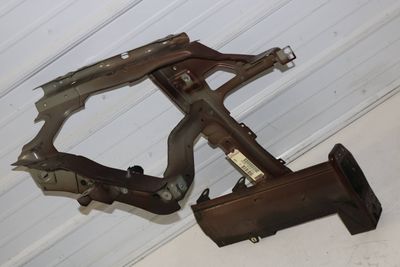 A PILLAR / FENDER MOUNT BRACKET 7P0805192