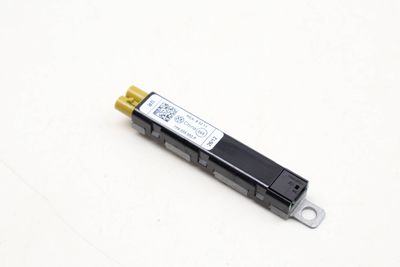 Antenna Booster (LOWER) 7P6035552P