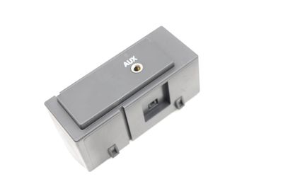 AUX-IN PORT / AUXILIARY SOCKET 8V0035724
